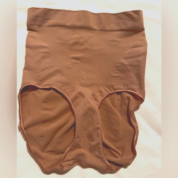 SKIMS Sculpting Mid Waist Briefs - Picture 4 of 6